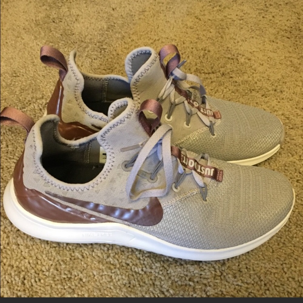 Women’s Nike size 10